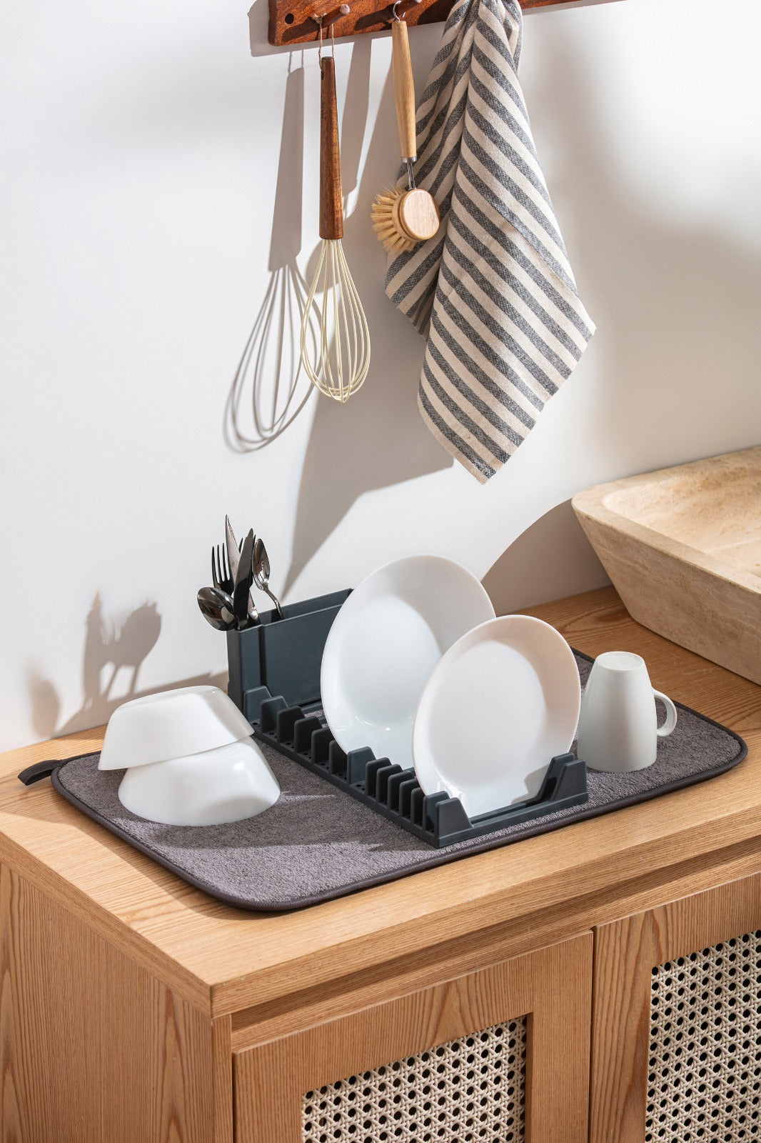 Foldable Dish Drying Rack with Absorbent Mat – Space-Saving Kitchen Drainer (Grey)