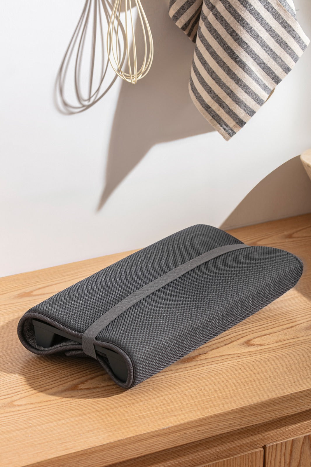 Foldable Dish Drying Rack with Absorbent Mat – Space-Saving Kitchen Drainer (Grey)